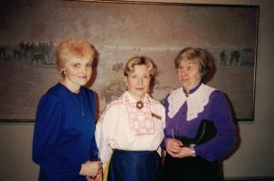 Maarianhaminan kevätseminaari 1992 Irma Tarton kerhon pj Maia Palsin ja sihteeri Mare Ruusaleppin kanssa