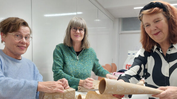 Pakkaustalkoot ennen vuoden 2025 joulumarkkinoita Lohjalla.