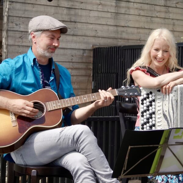 Duo Wenhon kitaristi ja haitaristi