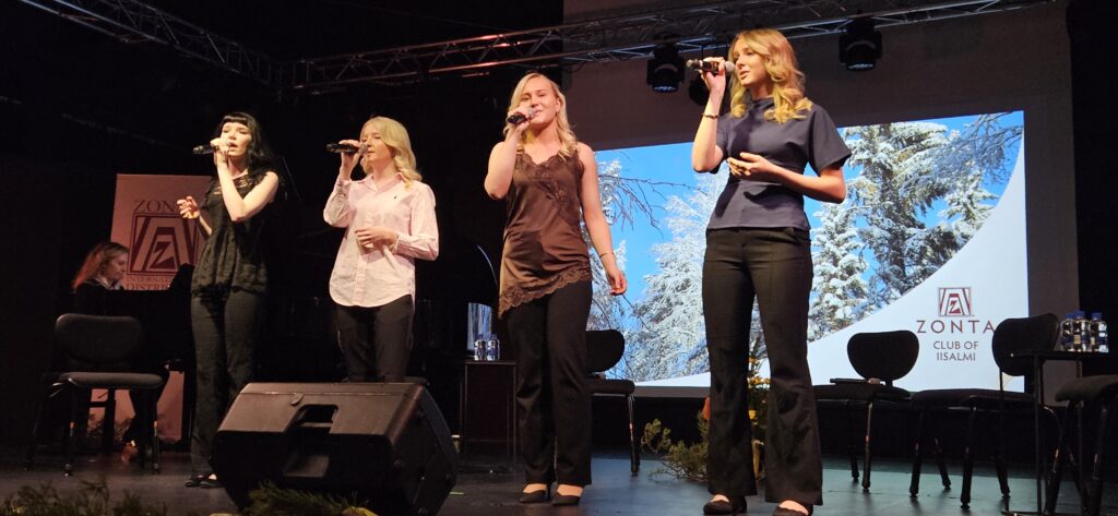 Lauluyhtye Totot laulaa