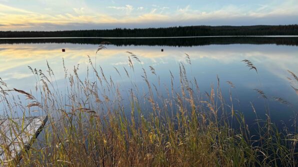 Syksyinen järvimaisema